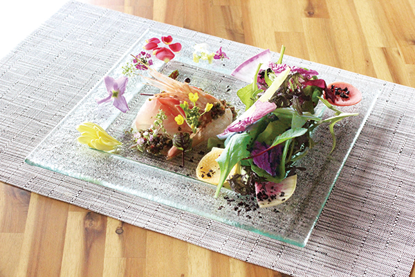 鮮魚とボタン海老のカルパッチョ サラダ仕立て ランチコース 2750円~(税込)の一部