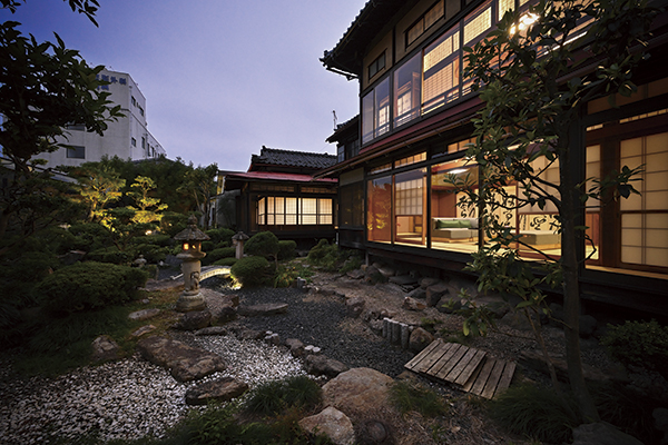 史を感じる夜景も大きな見所のひとつ。